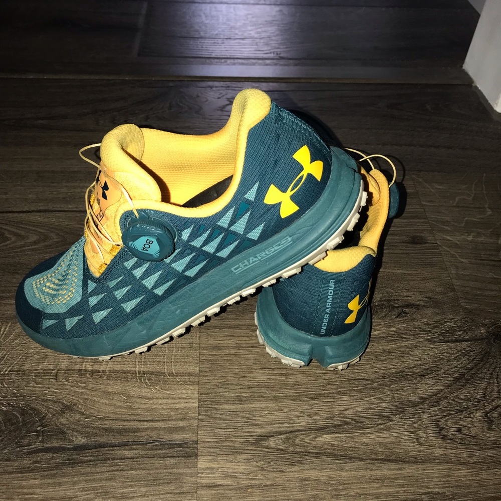 💕Previously loved Under Armour shoes💕